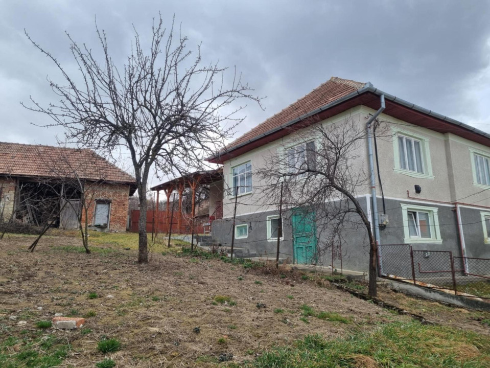 Casă individuală, 187 mp utili, teren 1242 mp, sat Gheorgheni