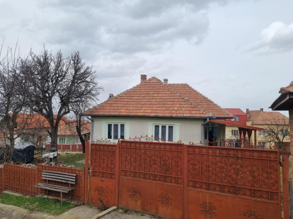 Casă individuală, 187 mp utili, teren 1242 mp, sat Gheorgheni