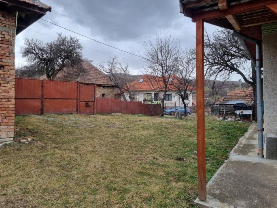 Casă individuală, 187 mp utili, teren 1242 mp, sat Gheorgheni