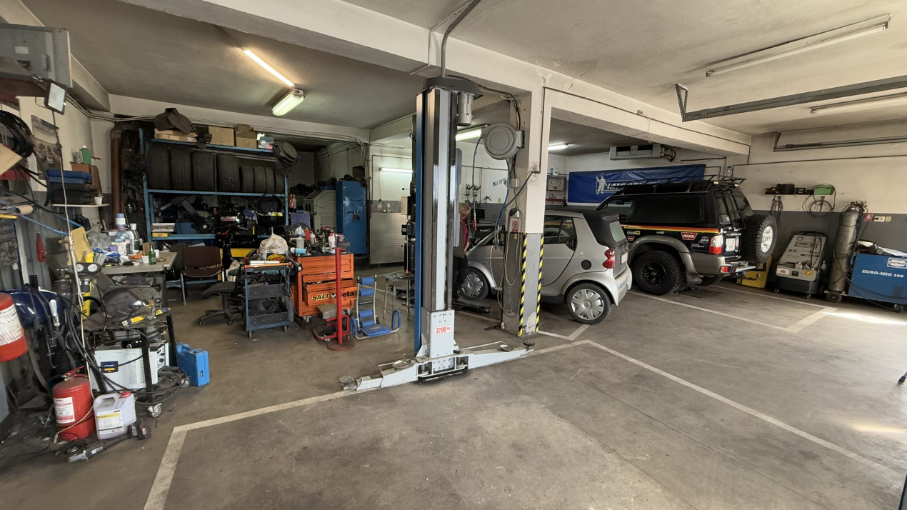 Hala echipata pentru service auto