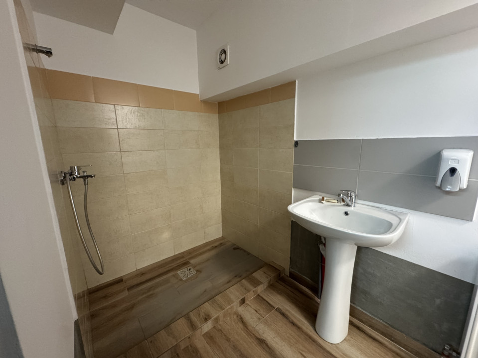 Spațiu comercial, 229 mp utili, rampă acces auto, zona Iulius Mall