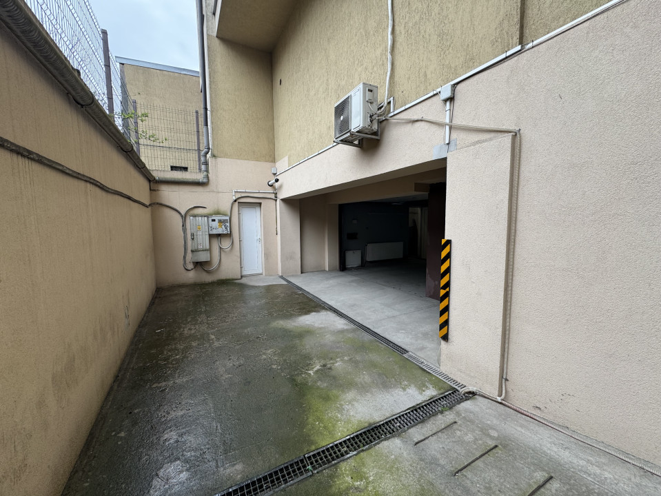 Spațiu comercial, 229 mp utili, rampă acces auto, zona Iulius Mall