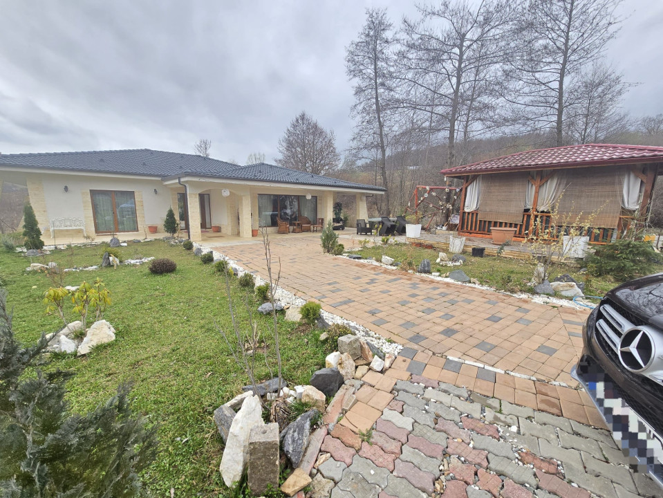 Vila exclusivista de vanzare, 200mp, Luna de sus