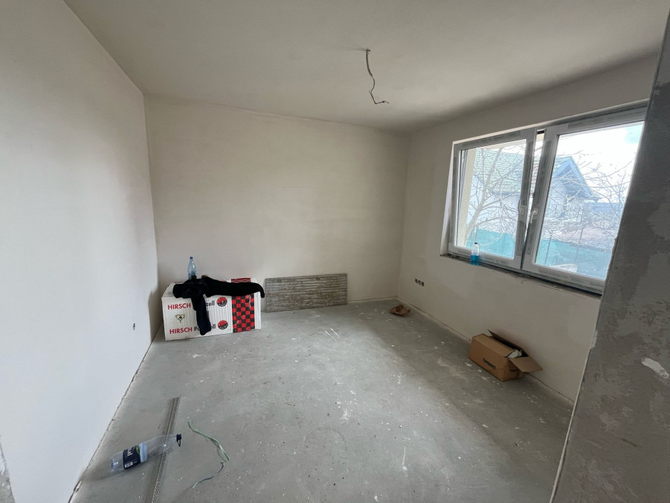 Casa individuala, 5 camere , 137mp uitli cu 415mp de teren. Dezmir