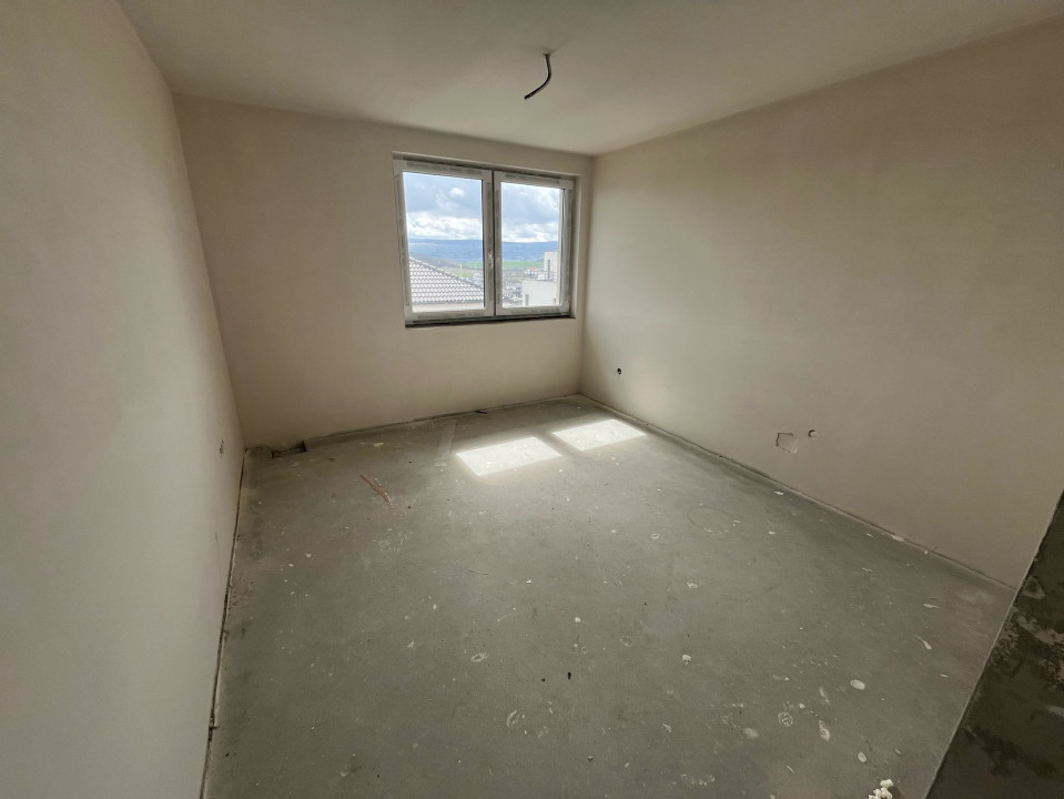 Casa individuala, 5 camere , 137mp uitli cu 415mp de teren. Dezmir