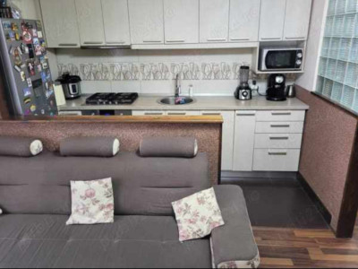 Apartament de 3 camere pe doua nivele, 79mp,  Zona Eroilor