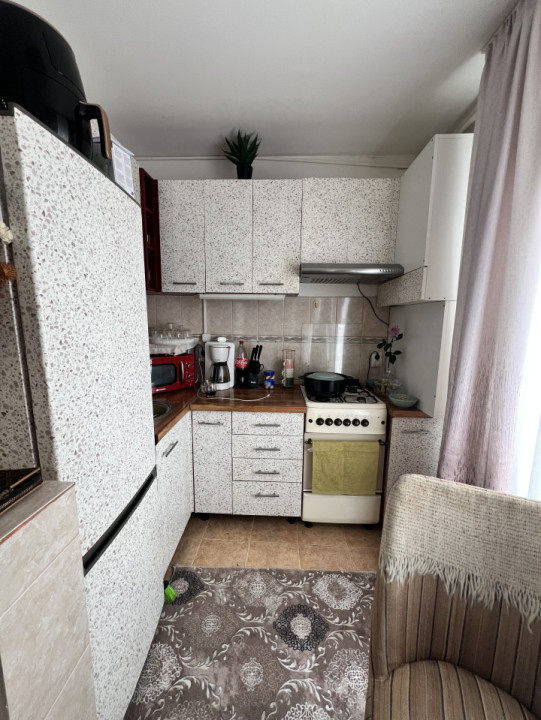 Apartament de 2 camere, 42 mp, 2 balcoane, str Stejarului