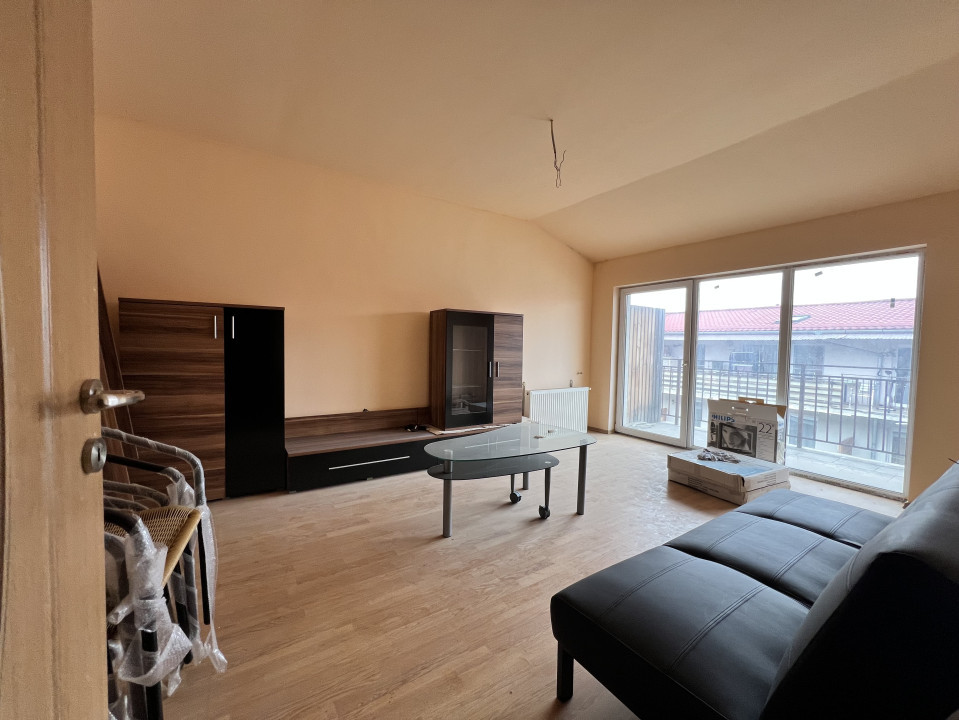 Apartament de 2 camere decomandate, parcare, strada Eroilor
