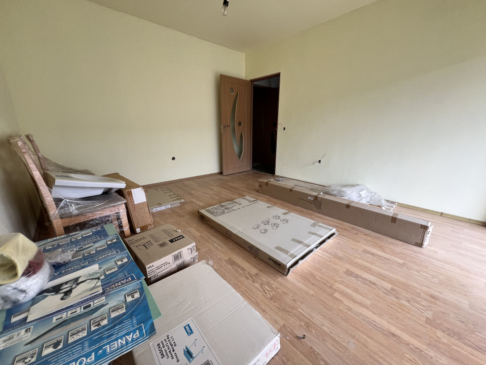 Apartament de 2 camere decomandate, parcare, strada Eroilor