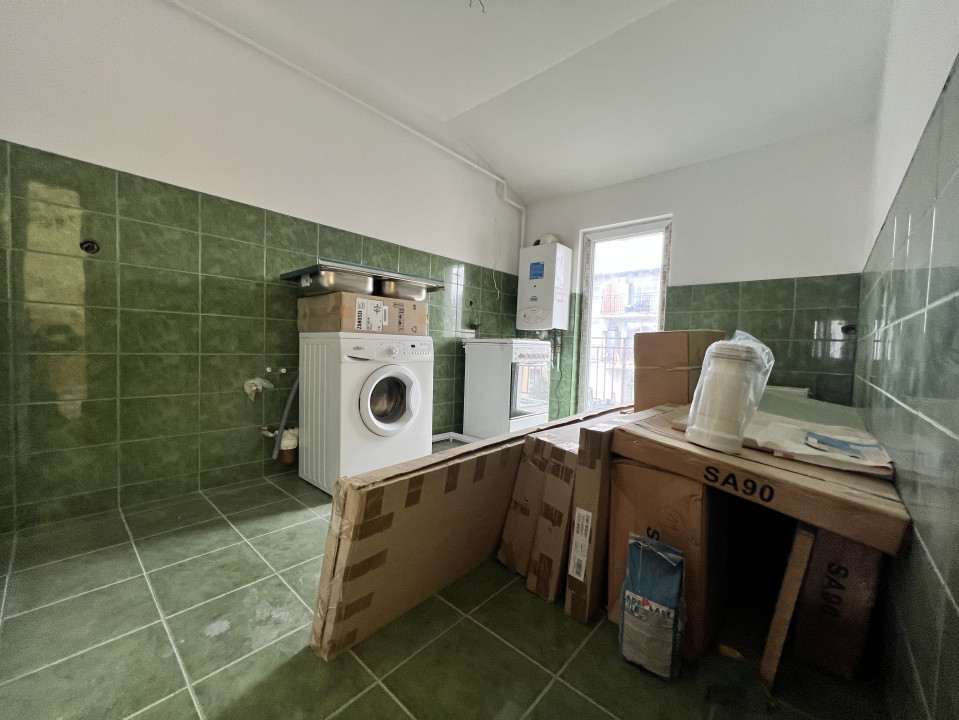 Apartament de 2 camere decomandate, parcare, strada Eroilor