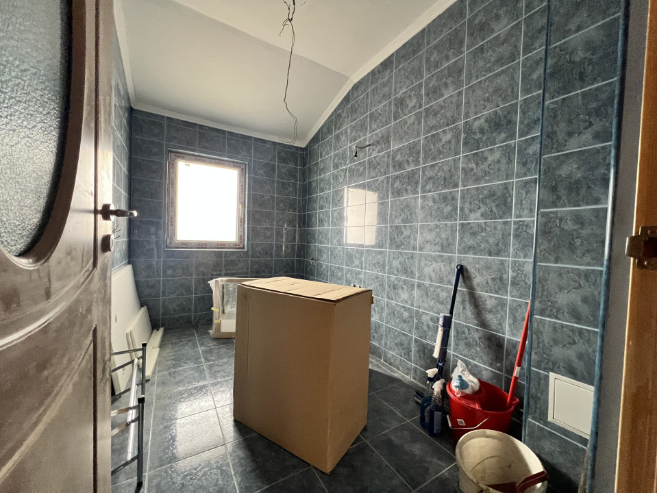 Apartament de 2 camere decomandate, parcare, strada Eroilor