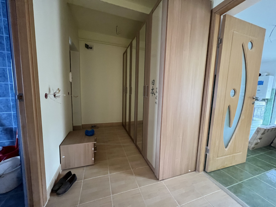 Apartament de 2 camere decomandate, parcare, strada Eroilor