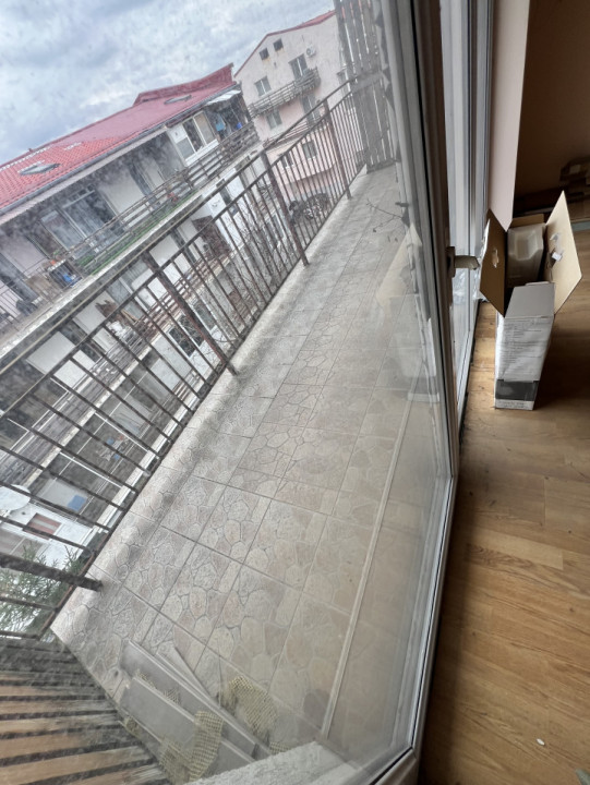 Apartament de 2 camere decomandate, parcare, strada Eroilor