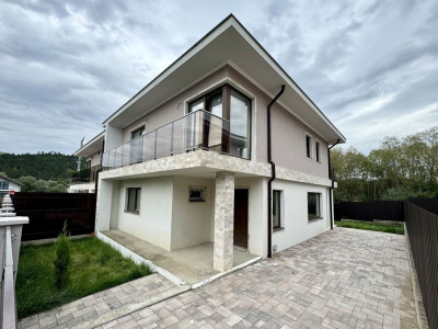 Oportunitate! Casa Semifinisata, 6 camere, 161mp, 3 minute de Floresti