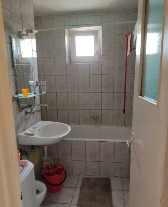 Apartament 1 camera, 42 mp, finisat, decomandat, zona strazii Arinilor