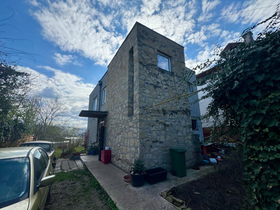 Casă 140 mp utili, teren 928 mp, zona Parcul Cetățuia, cartier Gruia