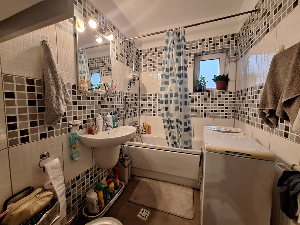 Apartament cu 3 camere, 53 mp, parcare, gradina, zona Teilor