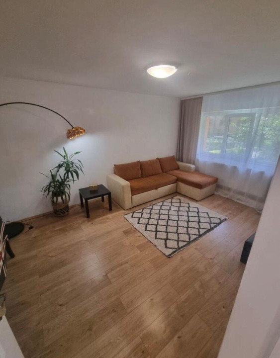 Apartament cu 3 camere - boxa  si parcare 