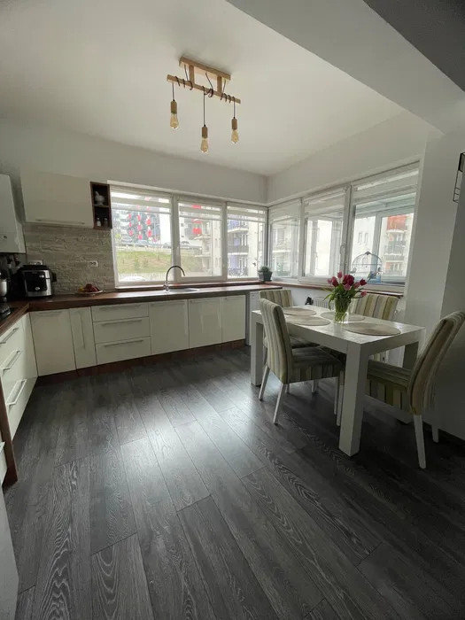 Apartament, 3 camere, 52 mp, garaj. Baciu, zona petrom.