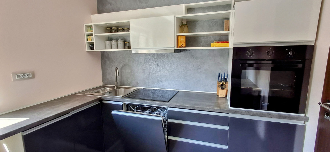 Apartament cu 2 camere, 62 mp, balcon, zona Stejarului