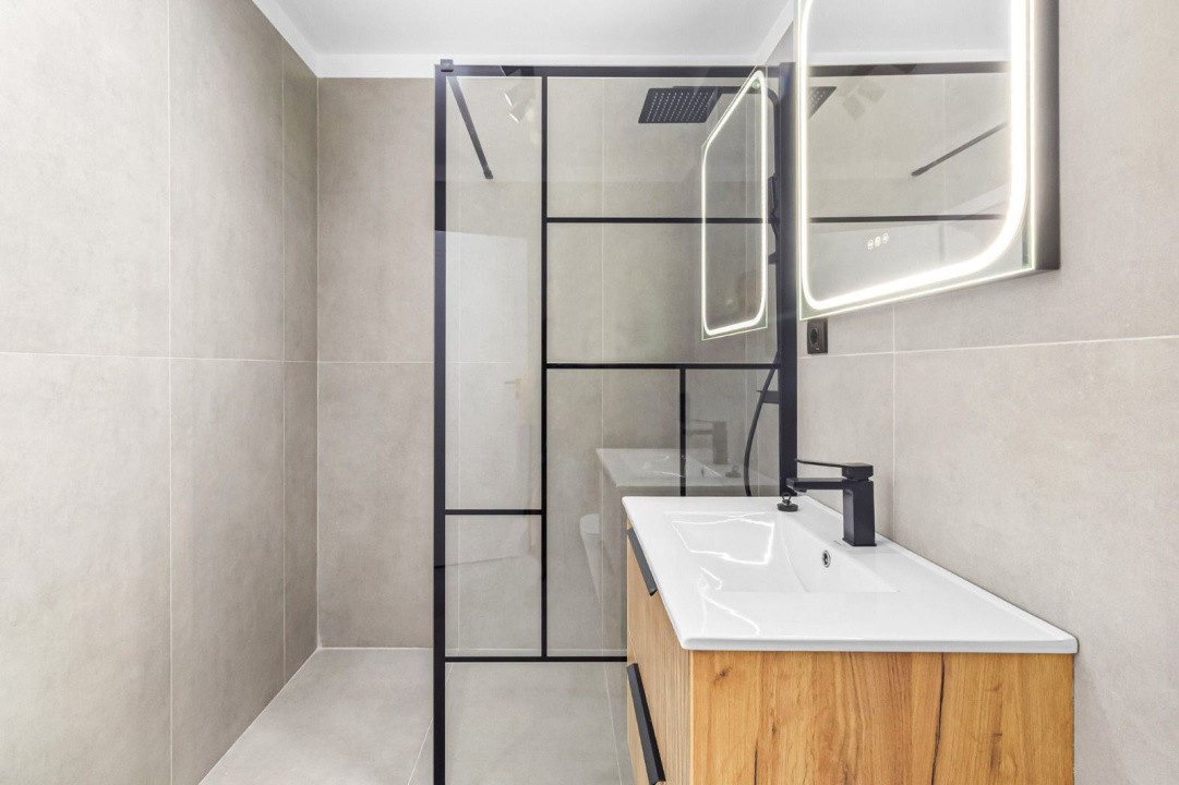 Apartament cu 2 camere, 58 mp+13 terasa, finisat,etaj intermediar, Zona Fabricii