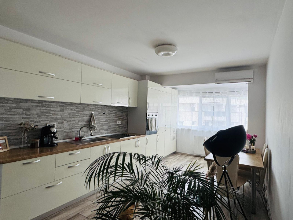 Apartament cu 3 camere, 67 mp, zona Florilor