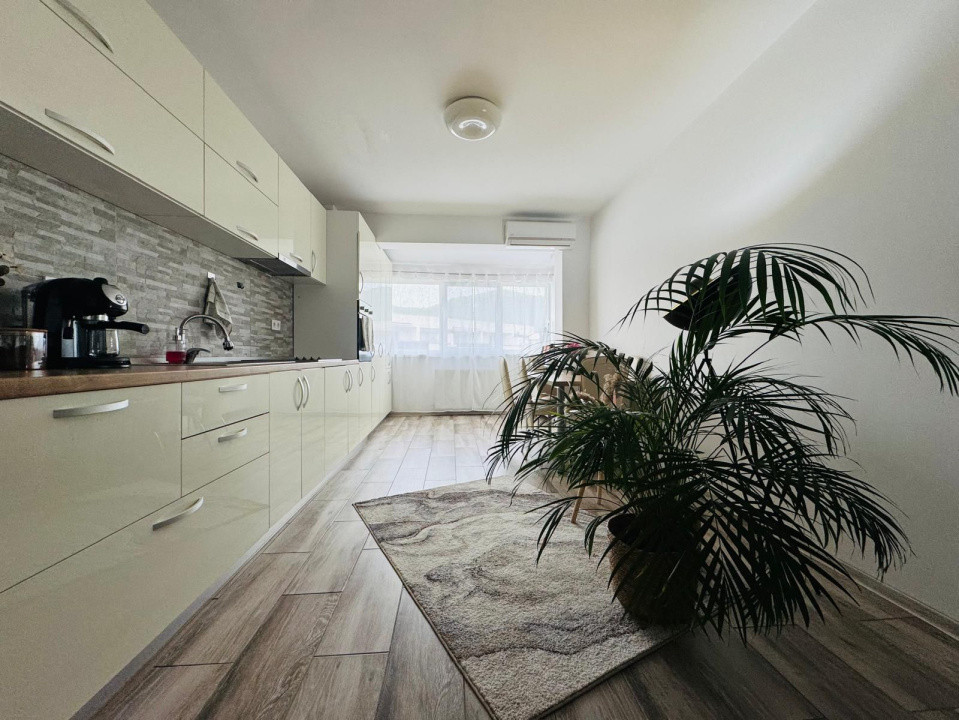 Apartament cu 3 camere, 67 mp, zona Florilor