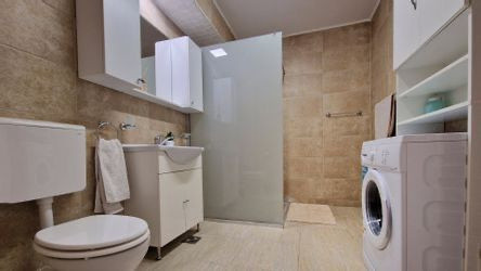 Apartament cu 3 camere, 67 mp, zona Florilor