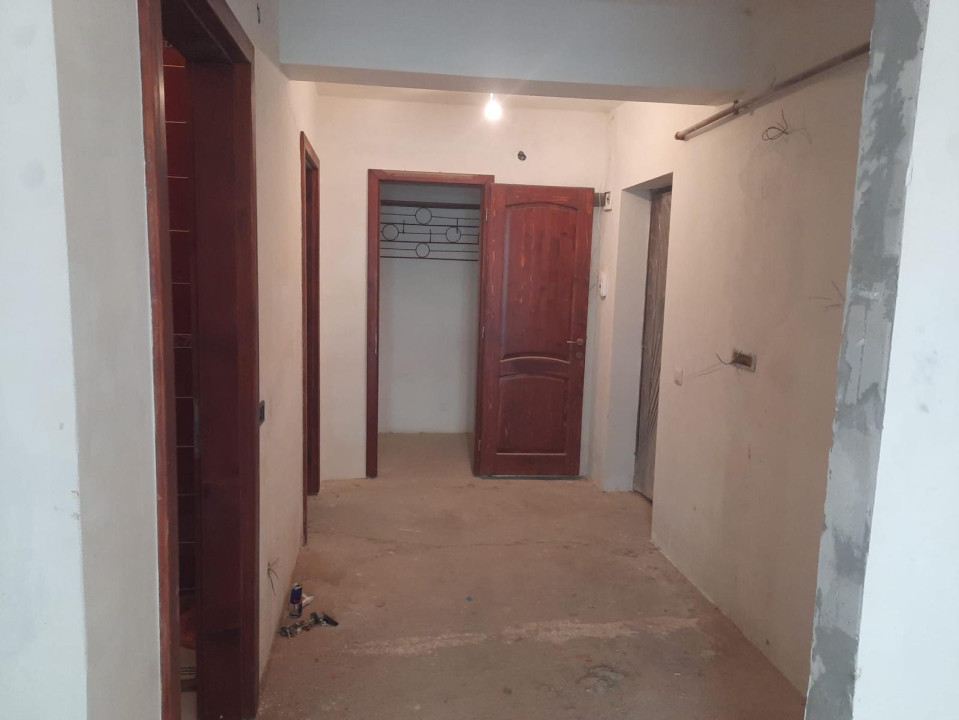 Apartament de 2 camere decomandate, terasa, parcare, str Porii