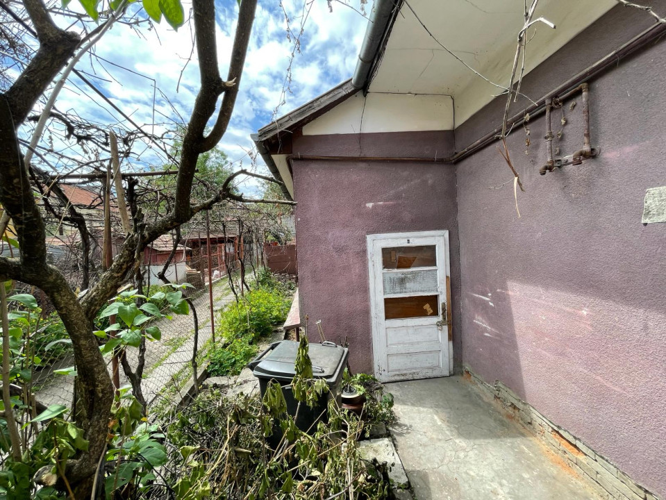 Vanzare Casa si teren zona centrala 