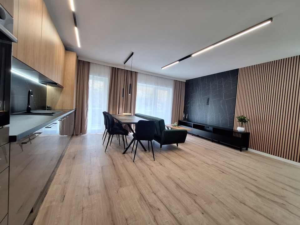 Apartament cu 2 camere, 53 mp, balcon, zona Teilor