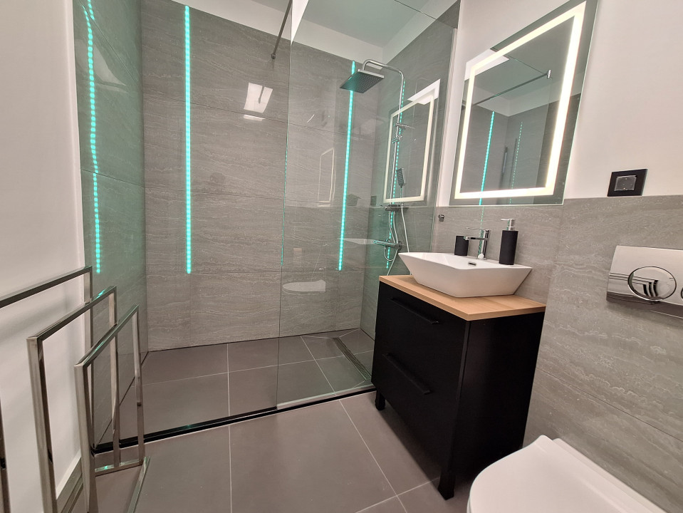 Apartament cu 2 camere, 53 mp, balcon, zona Teilor