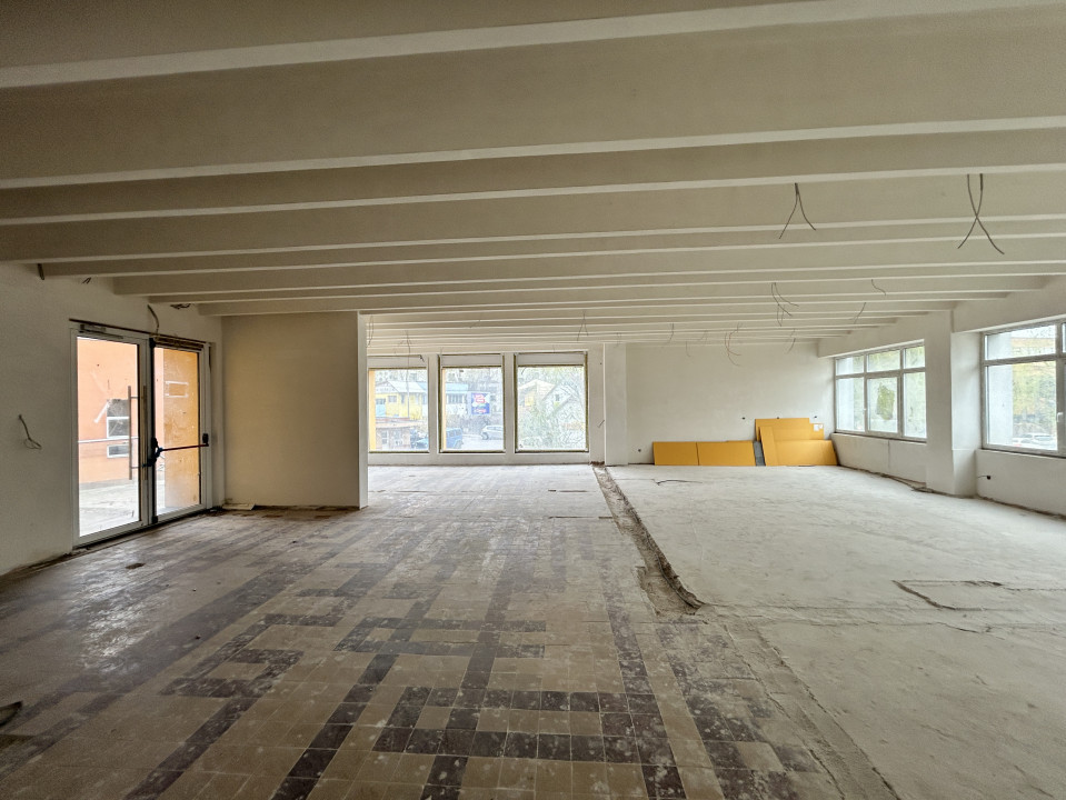 Cladire de vanzare D+P+4 cu 4670mp utili si curte 3650mp la 1280euro/mp 