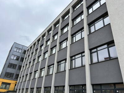 Cladire de vanzare D+P+4 cu 4670mp utili si curte 3650mp la 1280euro/mp 