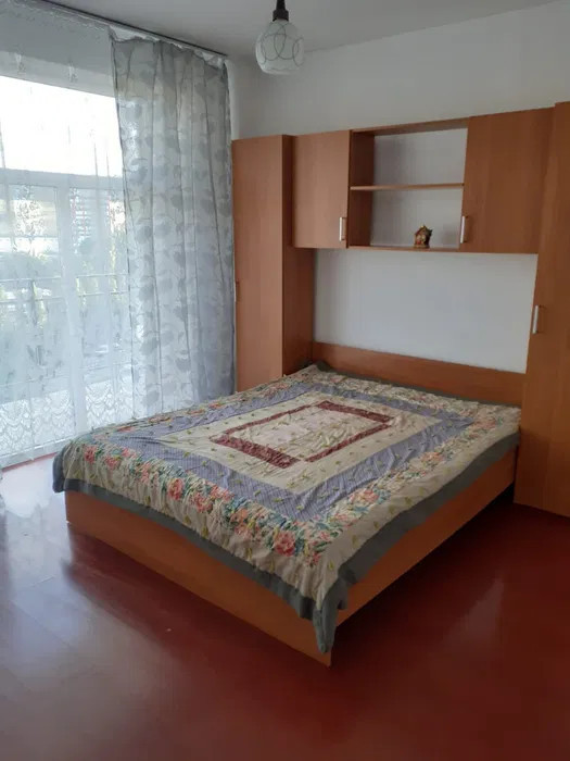 Apartament cu 2 camere, 56 mp, etaj intermediar, zona Petrom