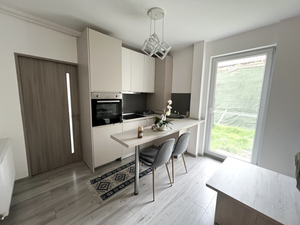 Apartament de 3 camere, 50 mp, parcare, zona BMW