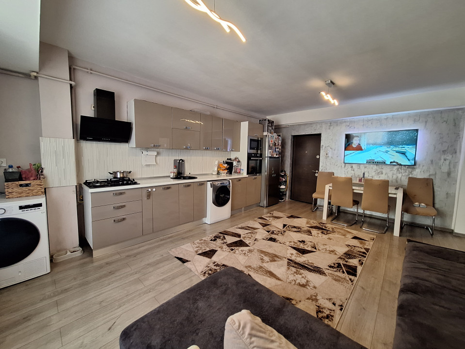 Apartament cu 2 camere, 52 mp, balcon, zona Cetatii