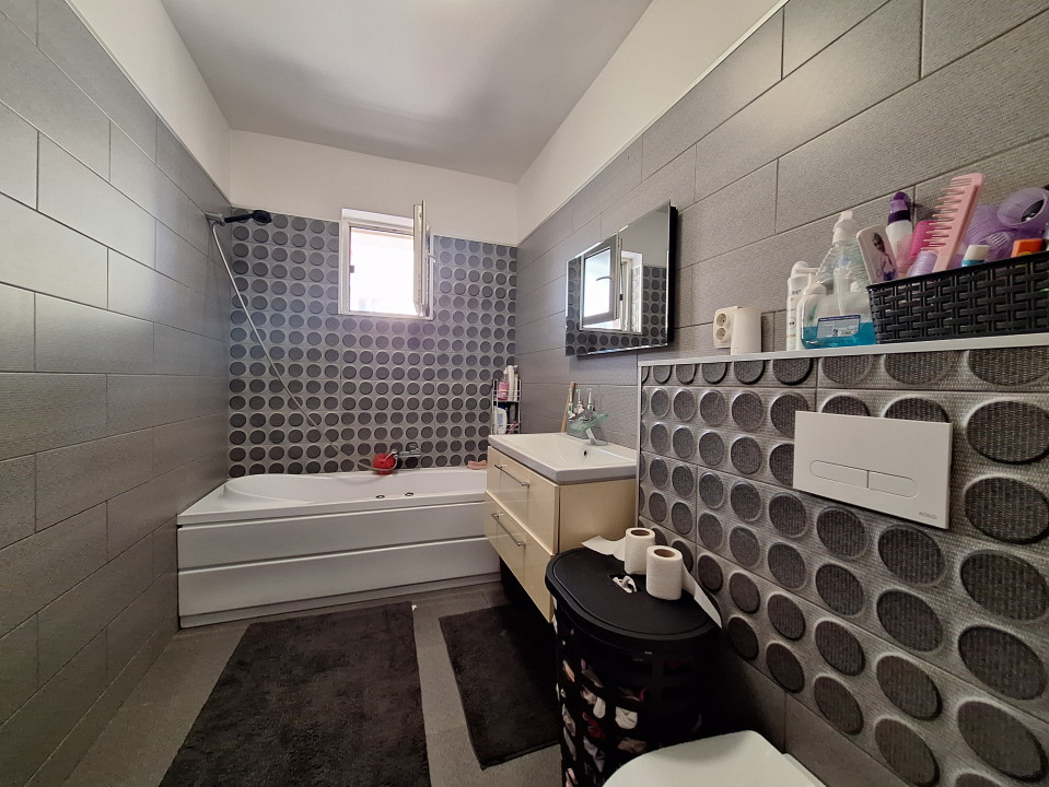 Apartament cu 2 camere, 52 mp, balcon, zona Cetatii