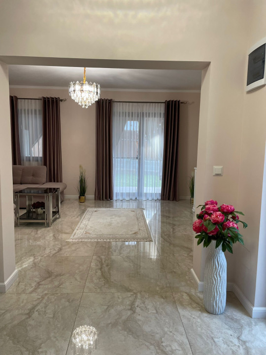 Duplex cu 4 camere, 3 bai, 3 parcari, ultrafinisat, zona Parcul Poligon