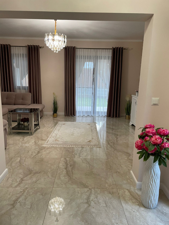 Duplex cu 4 camere, 3 bai, 3 parcari, ultrafinisat, zona Parcul Poligon