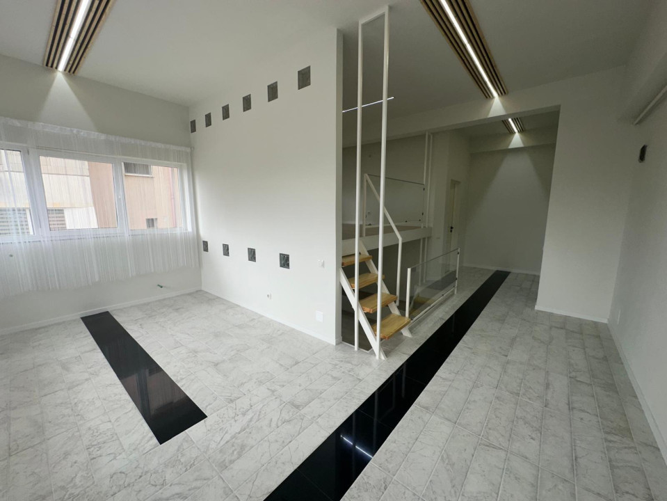 Apartament cu 2 camere si curte,zona Vivo