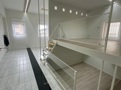 Apartament cu 2 camere si curte,zona Vivo
