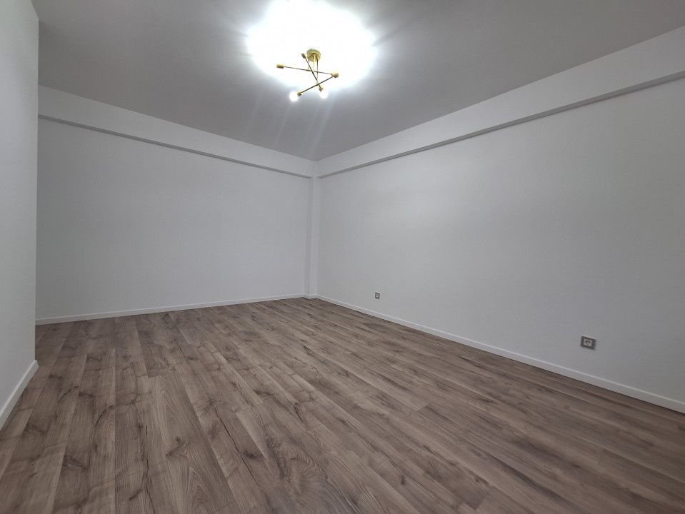 Apartament cu o camera, decomandat, balcon, zona Terra