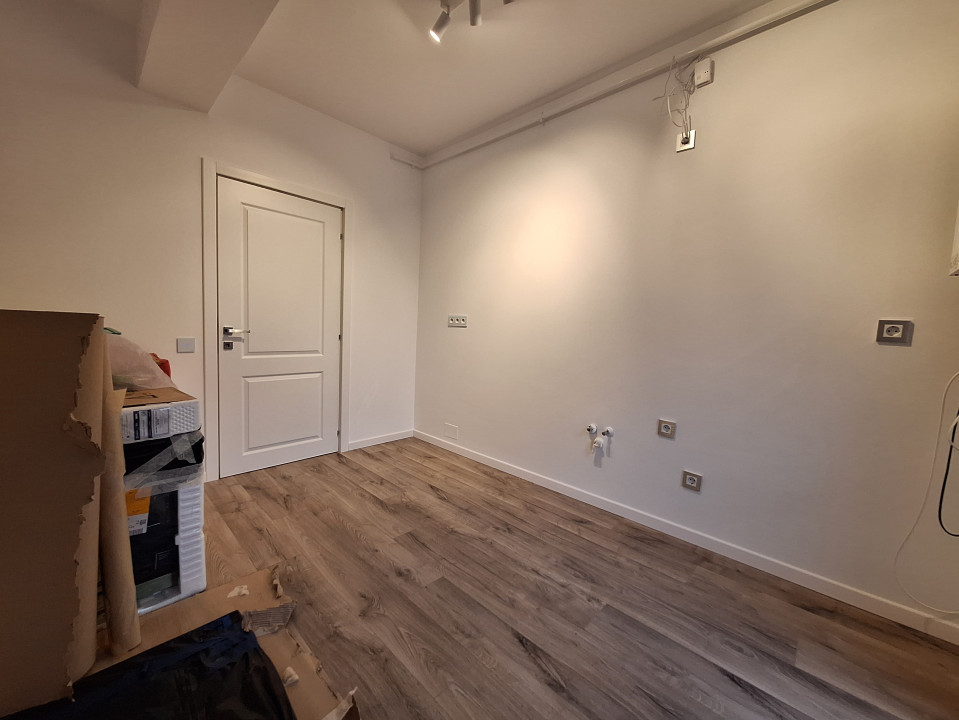 Apartament cu o camera, decomandat, balcon, zona Terra