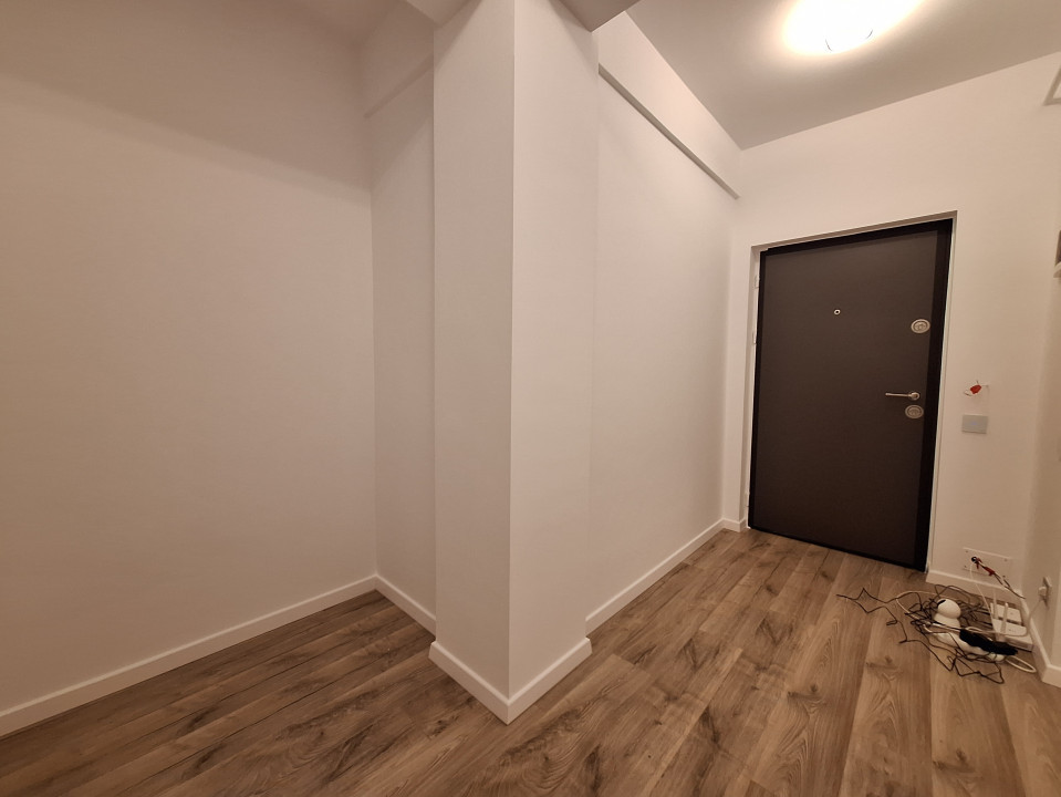 Apartament cu o camera, decomandat, balcon, zona Terra