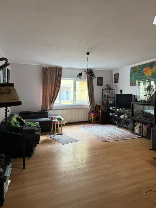 Apartament ultracentral de inchiriat , 110mp, terasa , parcare