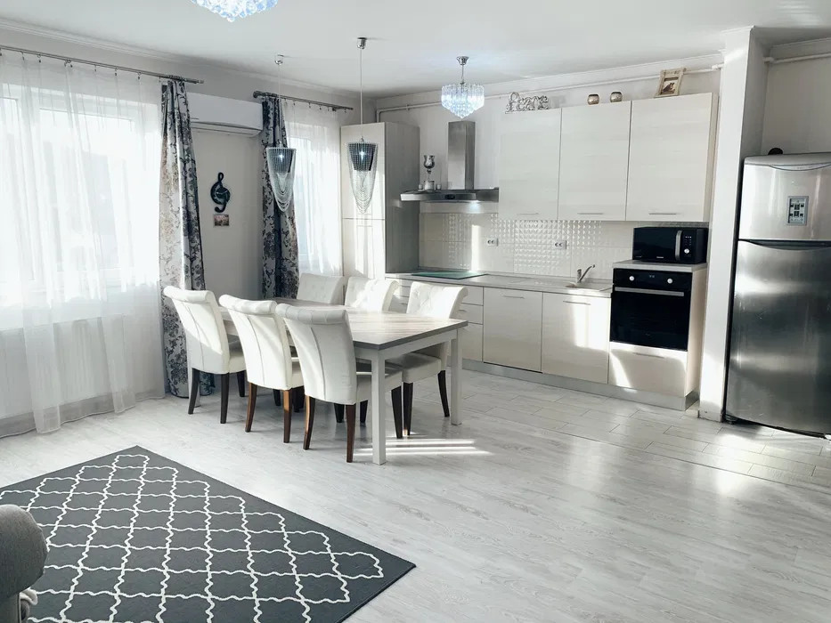 Apartament cu 3 camere, 78 mp, 2 bai, zona Stadionului