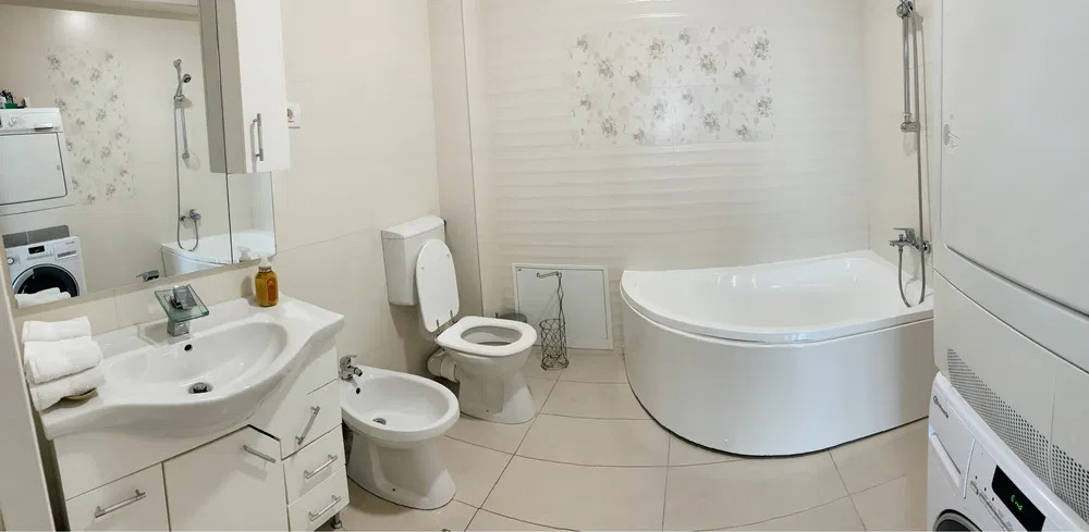 Apartament cu 3 camere, 78 mp, 2 bai, zona Stadionului
