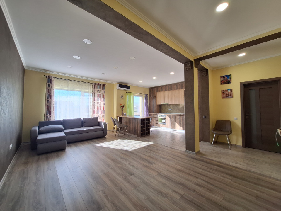 Apartament cu 3 camere, 80 mp, parcare, zona Terra