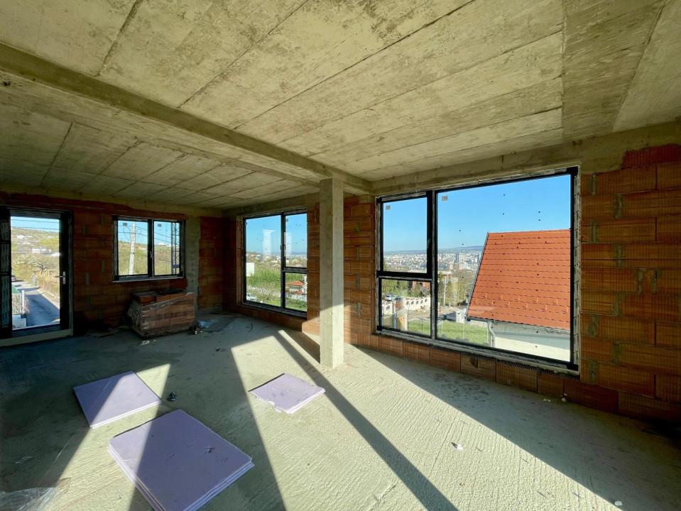 Casă cuplată, 4 camere, 163 mp utili, semifiniasată, cartier Dâmbul Rotund